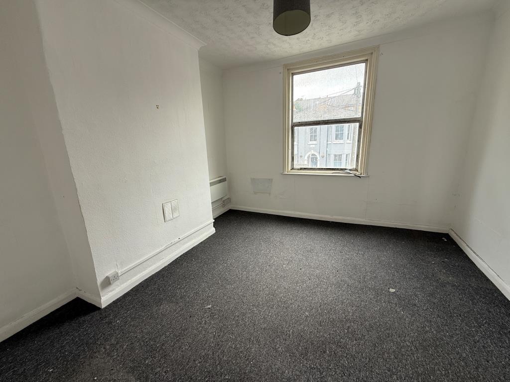 Lot: 40847 - TO BE OFFERED IN OUR DECEMBER AUCTION - FREEHOLD BLOCK FOR INVESTMENT - Flat C Bedroom